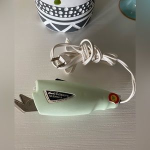 Vintage Sun Electric Scissors Model #S3004-2 UL 5 Watt Light Green/ Teal
